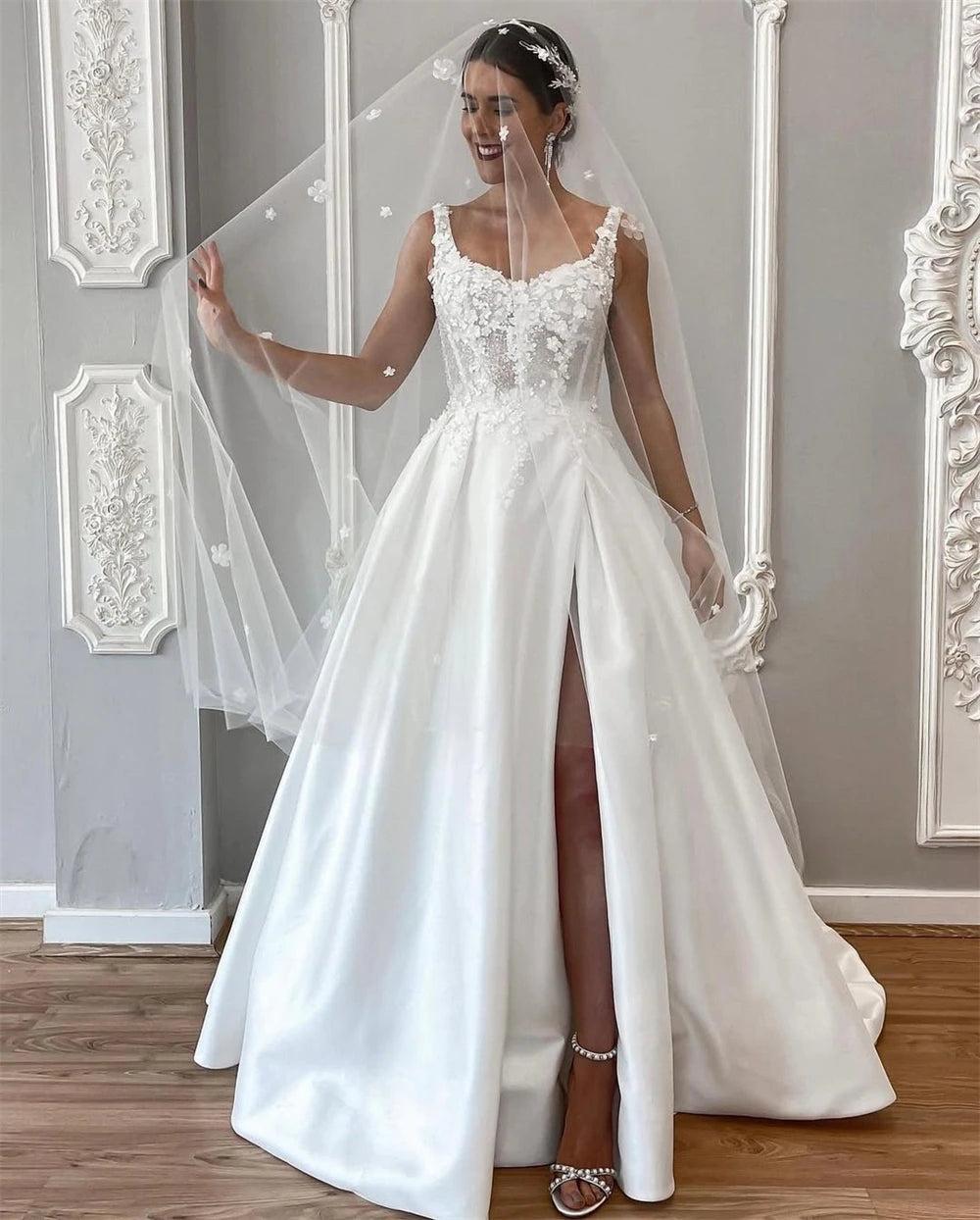 Satin Wedding Dresses For Woman Bride Sleeveless Slit Sweetheart Pleat Appliques Robe De Mariée Customized